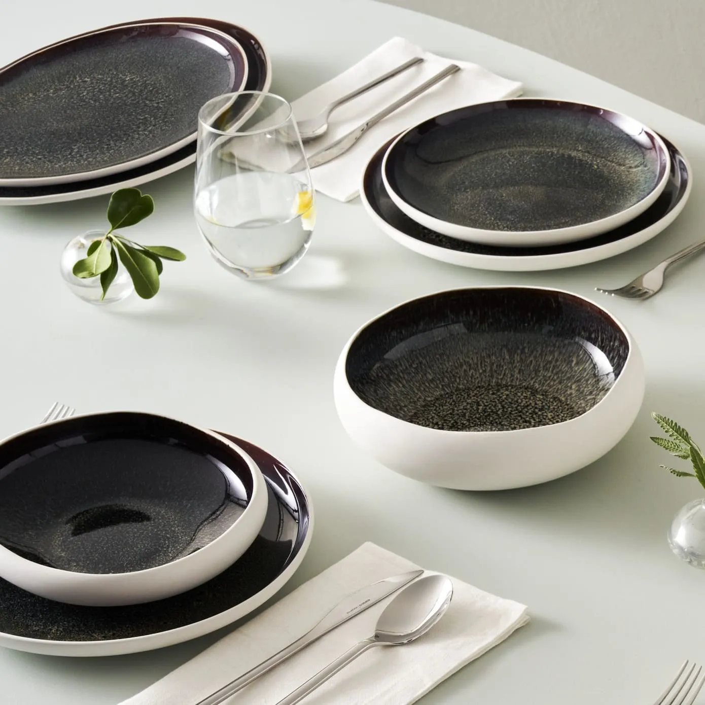 Karaca Red Carpet Collection Service de table Streamline New Galactic Stoneware pour 12 personnes, 59 pièces, blanc - Image 5