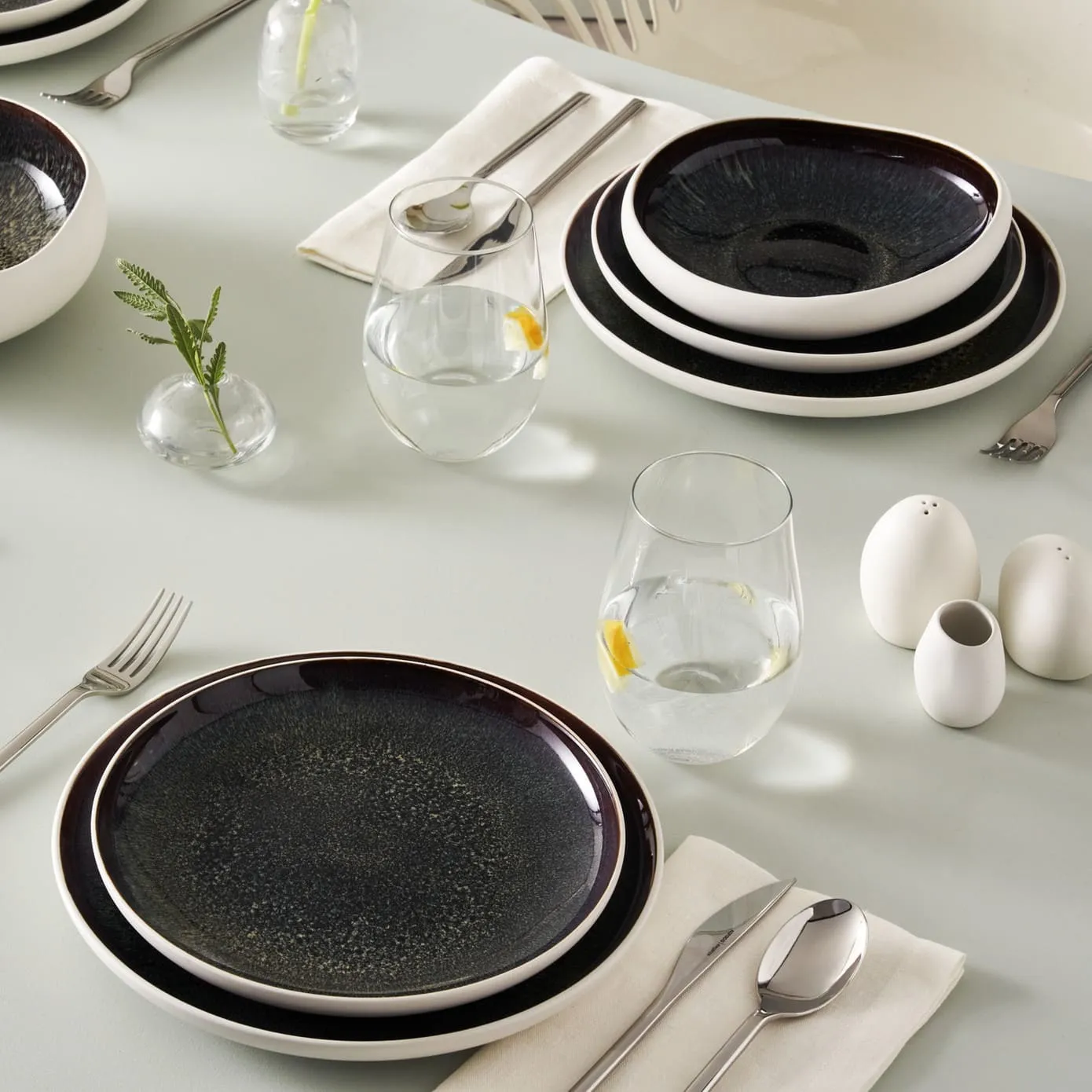 Karaca Red Carpet Collection Service de table Streamline New Galactic Stoneware pour 12 personnes, 59 pièces, blanc - Image 6