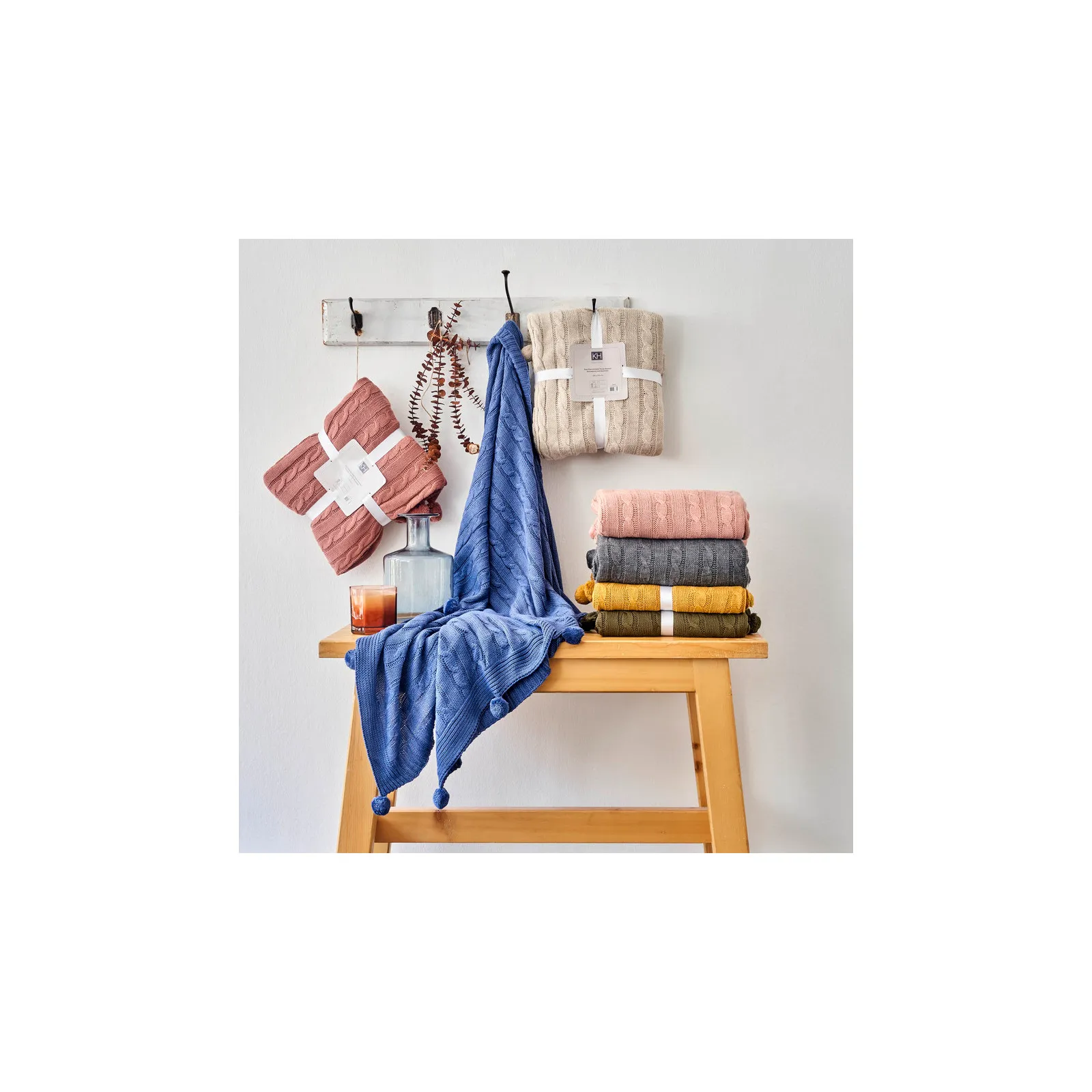 KH ROSE CABLE KNIT POMPOM THROW THROW - Image 5